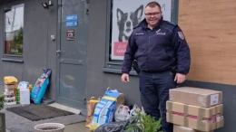 Po raz kolejny policjanci pomogli bezdomnym zwierzętom. Charytatywną akcję zorganizował dzielnicowy z Gdyni 