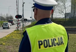 Samochód utknął między rogatkami. Maszynista musiał awaryjnie hamować