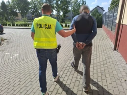 Lębork: Włamał się do przyczepy i schował w niej fanty 