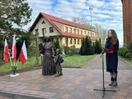 Krokowa. Odsłonili rzeźbę bł s. Alicji Kotowskiej [ZDJĘCIA]