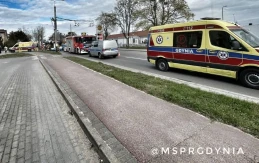 Groźne zderzenie osobówki z trolejbusem. W pojeździe było ponad 20 przedszkolaków