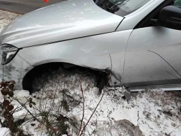 Wypadek na drodze 218 przy Wielkiej Piaśnicy. Zderzyły się dwie osobówki |ZDJĘCIA
