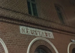 Co z napisem 'Neustadt' na wejherowskim dworcu?