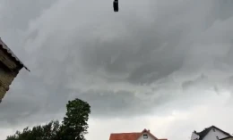 'Wiry powietrzne' nad Pomorzem. Tak tworzą się trąby powietrzne [NAGRANIE]