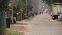 'Zatrzymuje się pod domami i obserwuje posesje.' Policja apeluje o czujność