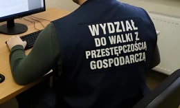 Przez półtora roku brał pieniądze za fikcyjną pracę. W rzeczywistości pracował gdzie indziej