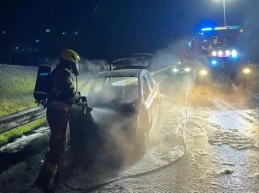 Samochód zapalił się na Trasie Kaszubskiej. Świadkowie ruszyli z pomocą  I WIDEO