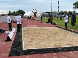 Mityng lekkoatletyczny w Redzie. Odsłonili odlew dłoni medalistki olimpijskiej - Jarosławy Jóźwiakowskiej 