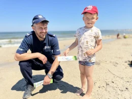 Nie pozwól, żeby twoje dziecko się zgubiło. Rozdawali specjalne opaski