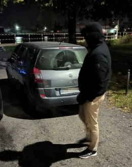 Pasierb zabrał samochód ojczymowi. 17-latek niemal potrącił policjanta, potem uciekał pieszo 