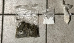 Policjanci zatrzymali dwóch mężczyzn. Jeden z nich miał ponad 60 gramów narkotyków