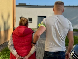 Nietrzeźwa kierująca z dożywotnimi zakazami wydalona z Polski