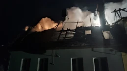 Uciekali z domu w środku nocy. Całe poddasze w ogniu