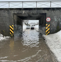 Pogoda daje się we znaki. Wypadki i zalane ulice 