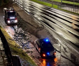 Uratowali młodego mężczyznę w kryzysie. Pomogła też tabliczka z numerem telefonu