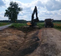 Nowa droga połączy dwie wsie i otworzy dojazd do trasy wojewódzkiej. Trwa budowa z rządowym dofinansowaniem