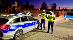 Święto zmarłych na tucholskich drogach. Policja o bezpieczeństwie i kolizjach