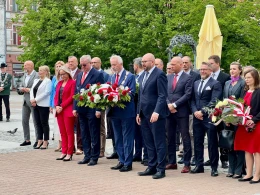 Złożenie kwiatów, prelekcje i życzenia! Za nami Uroczysta Sesja Rady Miasta Wejherowa