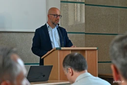   Co stoi za „dyscyplinarką” urzędnika? Miał składać współpracowniczkom dwuznaczne propozycje