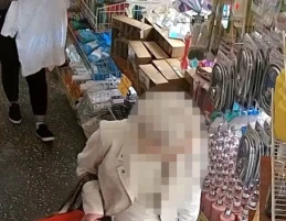 Kradzież portfela w Świeciu. Policja szuka kobiety z monitoringu