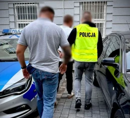Walizka po brzegi wypełniona marihuaną. Do sprzedaży gotowych 4300 porcji 