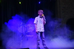 Koncert dla mam w niezwykłej oprawie artystycznej. Wydarzenie odbyło się na zamku
