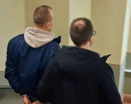 Oszustwa, kradzieże i włamania. Poszukiwany mężczyzna wpadł w ręce policji