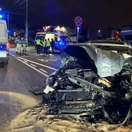 Uderzył w przydrożny słup. Był pod wpływem alkoholu