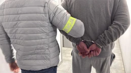 Robił zdjęcia chłopcom w negliżu i umieszczał w sieci. Policjanci zatrzymali pedofila z Rumi