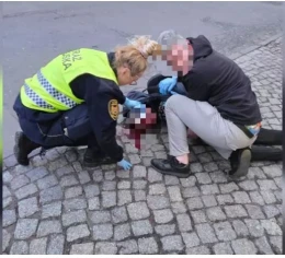 Leżał zakrwawiony na ulicy. Wcześniej został brutalnie pobity 
