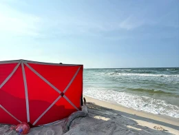 Tragedia na plaży w Białogórze. W Bałtyku utonął 84-latek
