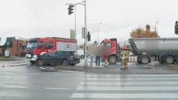 Samochód osobowy uderzył w jadący do akcji wóz strażacki