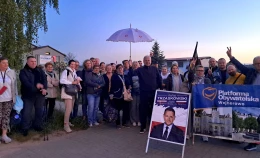 Z Wejherowa do Warszawy! Zwolennicy Rafała Trzaskowskiego pojechali na marsz poparcia