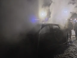 Samochód stanął w płomieniach. Wykorzystano kamerę termowizyjną 