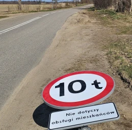 Zamykają drogę dla ciężarówek Ciekocino - Kurowo. "Są liczne uszkodzenia nawierzchni jezdni i pobocza"