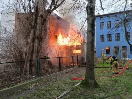 Pożar w pobliżu Jarmarku Bożonarodzeniowego. Pierwsi na miejscu strażnicy miejscy