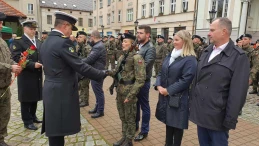 Na placu Wejhera złożyli przysięgę wojskową. 'To jedna z najważniejszych chwil żołnierza' [ZDJĘCIA]