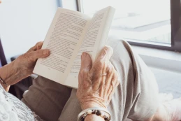 Seniorka chciała zarobić, a straciła oszczędności
