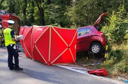 Uderzyli samochodem w betonowy krąg, zginęli na miejscu 