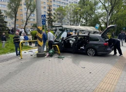 Samochód wjechał w przystanek autobusowy! Cztery osoby w szpitalu