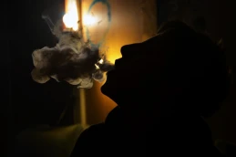 Kogo obchodzi ‘palący’ problem? Tylko niepalących 