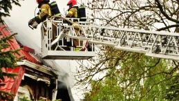 Restauracja stanęła w ogniu. Strażacy walczyli z silnym zadymieniem