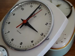 Zmiana czasu. Śpimy godzinę dłużej. Uwaga podróżujący SKM