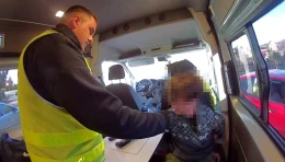 Młody kierowca uciekał przed policją w powiecie wejherowskim. Pomógł świadek z gaśnicą! | WIDEO