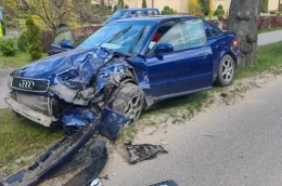 Auta zderzyły się czołowo. Nagła akcja służb ratunkowych