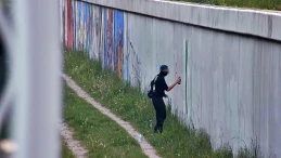 Złapany na gorącym uczynku! Monitoring nie wybacza wandalom