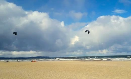 Akcja refulacja. Charakterystyczne rury pojawiły się na plaży 