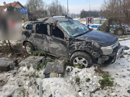 Stracił panowanie nad samochodem i uszkodził m.in. elewację budynku w Kąpinie