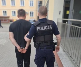Zmienił tablice rejestracyjne, ukradł paliwo i odjechał bez płacenia. Świadek ruszył za nim