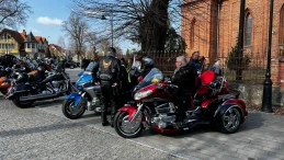 Motocykliści zatopili Marzannę. 'Żegnamy zimę i zaczynamy sezon motocyklowy' | ZDJĘCIA